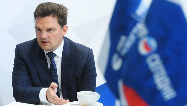 Генеральный директор ФГУП Почта России Николай Подгузов во время интервью на стенде Международного информационного агентства Россия сегодня на IV Восточном экономическом форуме Генеральный директор ФГУП Почта России Николай Подгузов во время интервью на стенде Международного информационного агентства Россия сегодня на IV Восточном экономическом форуме