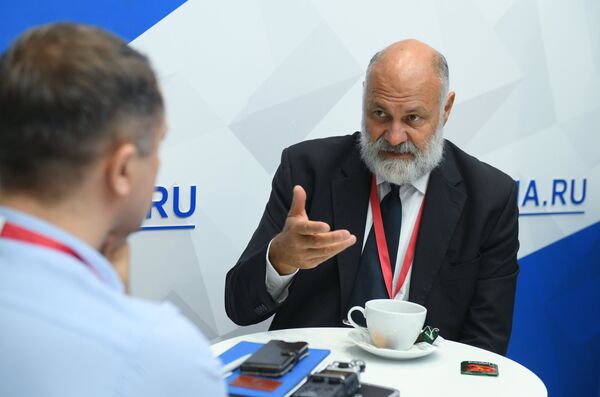 Лауреат Нобелевской премии мира, член совета директоров Европейского средиземноморского центра климатических изменений Риккардо Валентини Лауреат Нобелевской премии мира, член совета директоров Европейского средиземноморского центра климатических изменений Риккардо Валентини