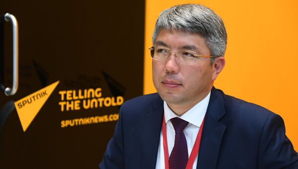 Глава Республики Бурятия Алексей Цыденов в радиорубке Sputnik на площадке IV Восточного экономического форума Глава Республики Бурятия Алексей Цыденов в радиорубке Sputnik на площадке IV Восточного экономического форума