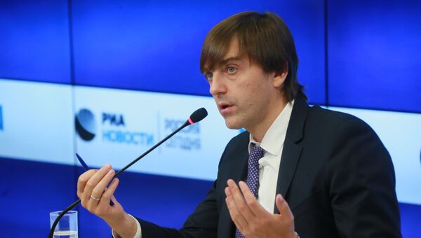 Руководитель Федеральной службы по надзору в сфере образования и науки Сергей Кравцов в пресс-центре МИА Россия сегодня Руководитель Федеральной службы по надзору в сфере образования и науки Сергей Кравцов в пресс-центре МИА Россия сегодня