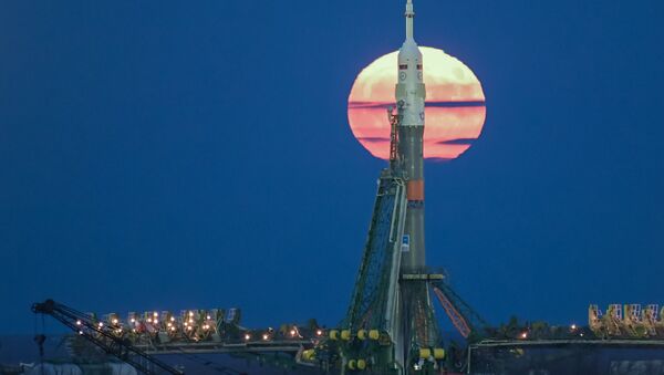 Суперлуние на космодроме Байконур Суперлуние на космодроме Байконур