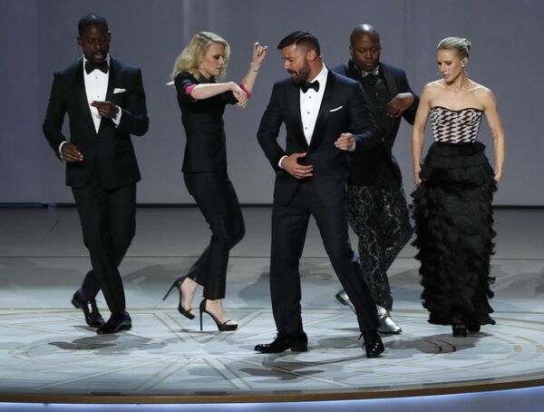 Рики Мартин во время 70-й церемонии вручения награды Primetime Emmy Awards в Лос-Анджелесе Рики Мартин во время 70-й церемонии вручения награды Primetime Emmy Awards в Лос-Анджелесе