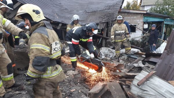 Пожарно-спасательные подразделения ликвидируют последствия хлопка бытового газа Кармаскалинском районе Республики Башкортостан. 20 сентября 2018 Пожарно-спасательные подразделения ликвидируют последствия хлопка бытового газа Кармаскалинском районе Республики Башкортостан. 20 сентября 2018