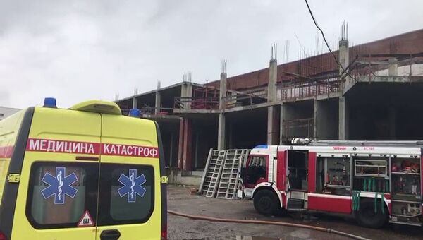 Автомобили экстренных служб на месте пожара на складе в городском округе Мытищи Московской области. 24 сентября 2018 Автомобили экстренных служб на месте пожара на складе в городском округе Мытищи Московской области. 24 сентября 2018