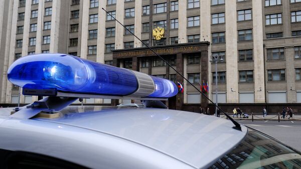 Автомобиль полиции у здания Государственной Думы РФ. Архивное фото Автомобиль полиции у здания Государственной Думы РФ. Архивное фото