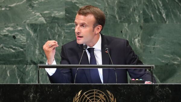 Президент Франции Эммануэль Макрон выступает на 73-й сессии Генеральной Ассамблеи Организации Объединенных Наций в штаб-квартире ООН в Нью-Йорке, США. 25 сентября 2018 Президент Франции Эммануэль Макрон выступает на 73-й сессии Генеральной Ассамблеи Организации Объединенных Наций в штаб-квартире ООН в Нью-Йорке, США. 25 сентября 2018