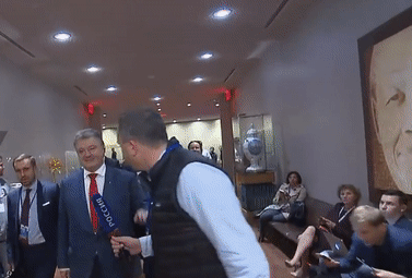 Порошенко прошел мимо российской переговорной в ООН Порошенко прошел мимо российской переговорной в ООН