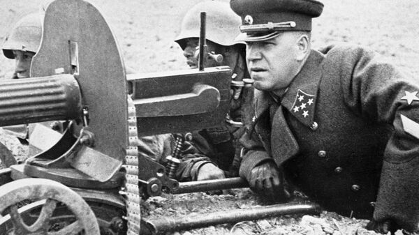 Генерал армии Георгий Жуков на полевых учениях Генерал армии Георгий Жуков на полевых учениях