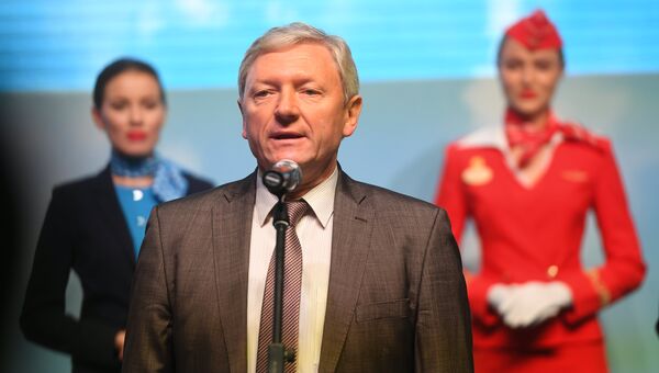 Заместитель министра транспорта РФ Александр Юрчик выступает на торжественном мероприятии в аэропорту Внуково Заместитель министра транспорта РФ Александр Юрчик выступает на торжественном мероприятии в аэропорту Внуково