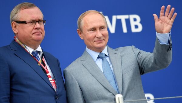 Владимир Путин и Андрей Костин. Архивное фото Владимир Путин и Андрей Костин. Архивное фото