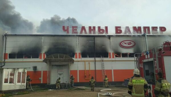 Пожар на территории складских помещений в городе Набережные Челны Пожар на территории складских помещений в городе Набережные Челны