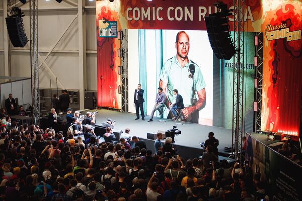 Кинорежиссер и сценарист М. Найт Шьямалан не фестивале Comic Con Russia Кинорежиссер и сценарист М. Найт Шьямалан не фестивале Comic Con Russia