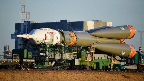 Вывоз ракеты-носителя Союз-ФГ с пилотируемым кораблем Союз МС-10 на стартовый стол первой Гагаринской стартовой площадки космодрома Байконур. 9 октября 2018 Вывоз ракеты-носителя Союз-ФГ с пилотируемым кораблем Союз МС-10 на стартовый стол первой Гагаринской стартовой площадки космодрома Байконур. 9 октября 2018