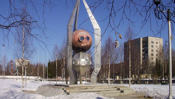 Монумент Космос-2000 в Мирном, Архангельская область Монумент Космос-2000 в Мирном, Архангельская область