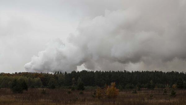 Дым от взрывов на складе с боеприпасами в районе населенного пункта Ичня Черниговской области, Украина. 9 октября 2018 Дым от взрывов на складе с боеприпасами в районе населенного пункта Ичня Черниговской области, Украина. 9 октября 2018
