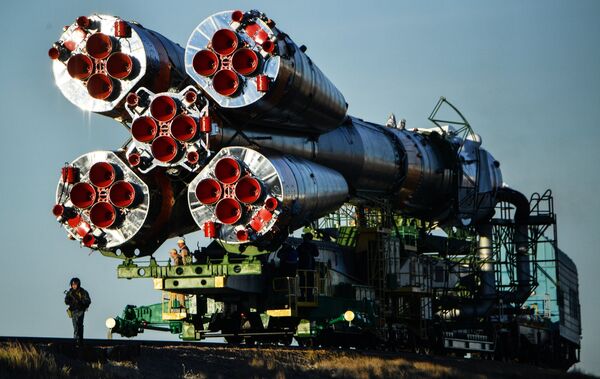Вывоз ракеты-носителя Союз-ФГ с пилотируемым кораблем Союз МС-10 на стартовый стол первой Гагаринской стартовой площадки космодрома Байконур Вывоз ракеты-носителя Союз-ФГ с пилотируемым кораблем Союз МС-10 на стартовый стол первой Гагаринской стартовой площадки космодрома Байконур