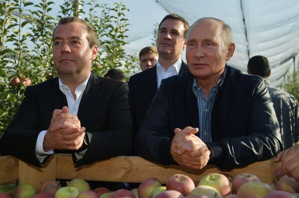Рабочая поездка президента РФ В. Путина и премьер-министра РФ Д. Медведева в Ставропольский край Рабочая поездка президента РФ В. Путина и премьер-министра РФ Д. Медведева в Ставропольский край