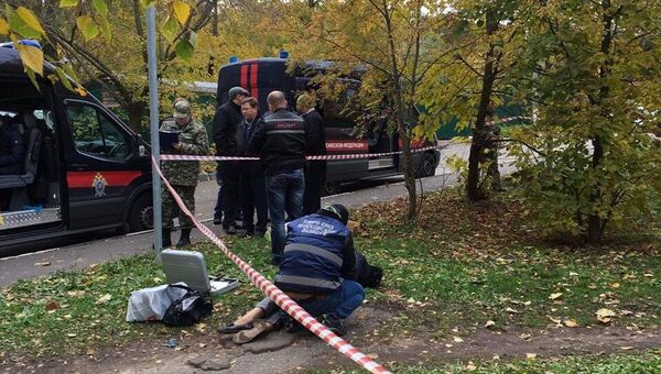 На месте убийства следователя по особо важным делам управления на транспорте МВД по ЦФО Евгении Шишкиной в подмосковном поселке Архангельское. Архивное фото На месте убийства следователя по особо важным делам управления на транспорте МВД по ЦФО Евгении Шишкиной в подмосковном поселке Архангельское. Архивное фото