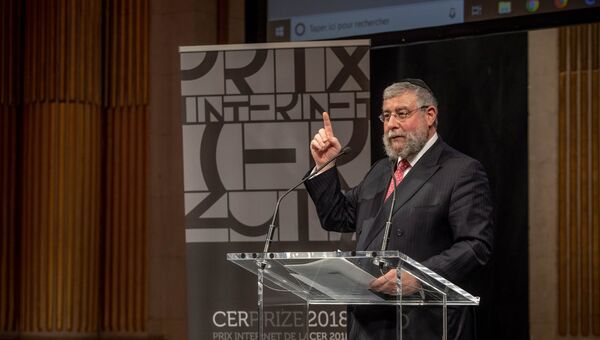 Глава Совета раввинов Европы Пинхас Гольдшмидт на вручении премии CER Prize Глава Совета раввинов Европы Пинхас Гольдшмидт на вручении премии CER Prize