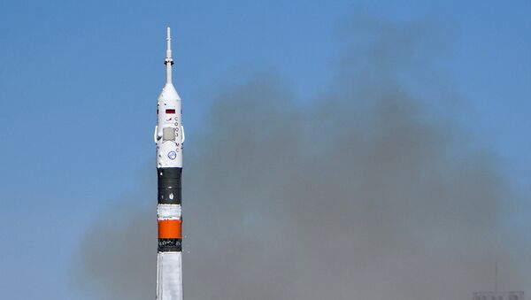 Ракета-носитель Союз-ФГ с пилотируемым кораблем Союз МС-10. Архивное фото Ракета-носитель Союз-ФГ с пилотируемым кораблем Союз МС-10. Архивное фото