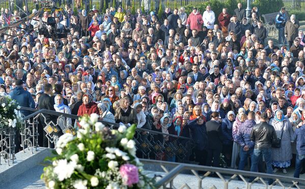 Верующие собрались у Минского храма-памятника во имя Всех святых и в память о жертвах, спасению Отечества нашего послуживших (Всехсвятской церкви) Верующие собрались у Минского храма-памятника во имя Всех святых и в память о жертвах, спасению Отечества нашего послуживших (Всехсвятской церкви)