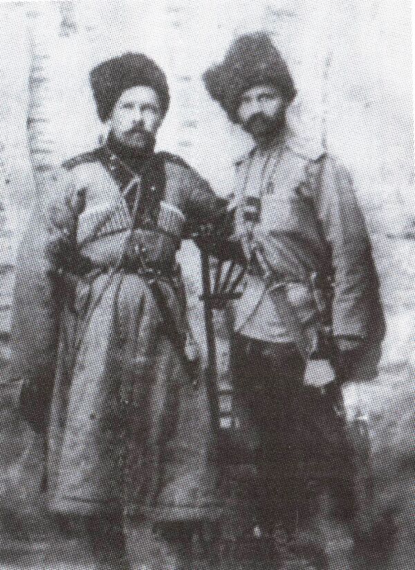 Хорунжий И. Л. Сорокин (справа) на Кавказском фронте. 1916 год Хорунжий И. Л. Сорокин (справа) на Кавказском фронте. 1916 год