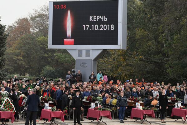 Церемония прощания с погибшими в результате трагедии в Керчи Церемония прощания с погибшими в результате трагедии в Керчи