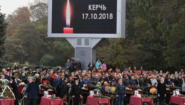 Церемония прощания с погибшими в результате трагедии в Керчи Церемония прощания с погибшими в результате трагедии в Керчи