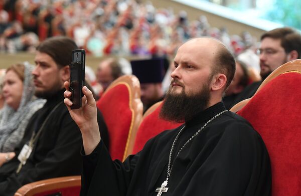 Священнослужитель на VIII Общецерковном съезде по социальному служению Священнослужитель на VIII Общецерковном съезде по социальному служению