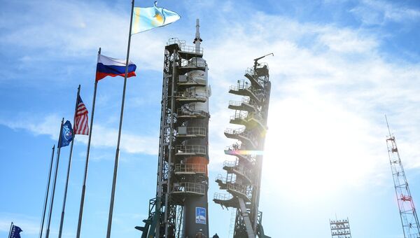 Установка ракеты-носителя Союз-ФГ с пилотируемым кораблем Союз МС-10 на стартовый стол первой Гагаринской стартовой площадки космодрома Байконур. Архивное фото Установка ракеты-носителя Союз-ФГ с пилотируемым кораблем Союз МС-10 на стартовый стол первой Гагаринской стартовой площадки космодрома Байконур. Архивное фото