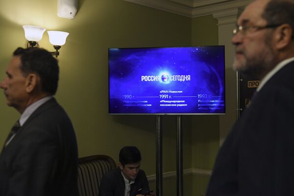 Гости перед церемонией вручения XVI Премии Топ-1000 российских менеджеров Гости перед церемонией вручения XVI Премии Топ-1000 российских менеджеров