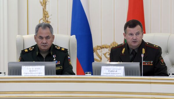 Министр обороны РФ Сергей Шойгу и министр обороны Белоруссии Андрей Равков на заседание совместной коллегии министерств обороны РФ и Белоруссии. 24 октября 2018 Министр обороны РФ Сергей Шойгу и министр обороны Белоруссии Андрей Равков на заседание совместной коллегии министерств обороны РФ и Белоруссии. 24 октября 2018