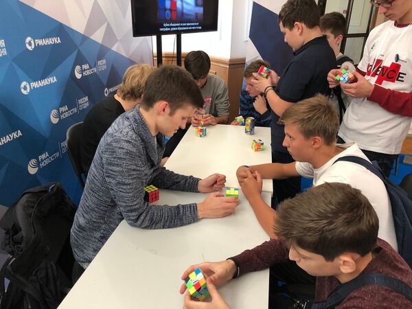 Посетители у стенда МИА Россия сегодня на всероссийском фестивале науки Nauka 0+ в фундаментальной библиотеке МГУ имени М. В. Ломоносова Посетители у стенда МИА Россия сегодня на всероссийском фестивале науки Nauka 0+ в фундаментальной библиотеке МГУ имени М. В. Ломоносова