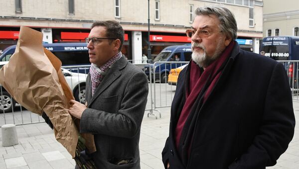 Актер Александр Ширвиндт на церемонии прощания с актером театра и кино Николаем Караченцовым в театре Ленком в Москве Актер Александр Ширвиндт на церемонии прощания с актером театра и кино Николаем Караченцовым в театре Ленком в Москве