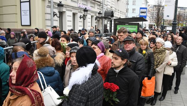На церемонии прощания с актером театра и кино Николаем Караченцовым в театре Ленком На церемонии прощания с актером театра и кино Николаем Караченцовым в театре Ленком