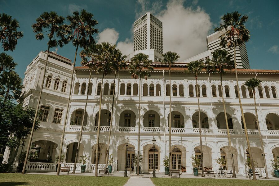 Фасад отеля Raffles Singapore Фасад отеля Raffles Singapore