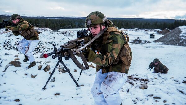 Военнослужащие Вооруженных сил Норвегии во время совместных учений НАТО Trident Juncture 2018 (Единый трезубец) Военнослужащие Вооруженных сил Норвегии во время совместных учений НАТО Trident Juncture 2018 (Единый трезубец)