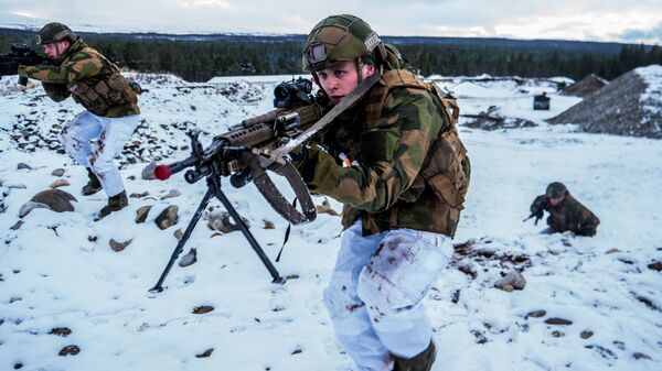 Военнослужащие Вооруженных сил Норвегии во время совместных учений НАТО Trident Juncture 2018 (Единый трезубец) Военнослужащие Вооруженных сил Норвегии во время совместных учений НАТО Trident Juncture 2018 (Единый трезубец)