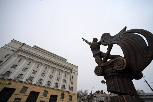 Памятник танцору Рудольфу Нуриеву скульптора Зураба Церетели в Казани Памятник танцору Рудольфу Нуриеву скульптора Зураба Церетели в Казани