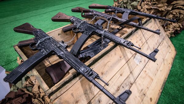 Германские автоматы Sturmgewehr 44 времен Второй Мировой войны, представленные на выставке оружия, захваченного у боевиков в Сирии, в рамках форума Армия-2018 Германские автоматы Sturmgewehr 44 времен Второй Мировой войны, представленные на выставке оружия, захваченного у боевиков в Сирии, в рамках форума Армия-2018