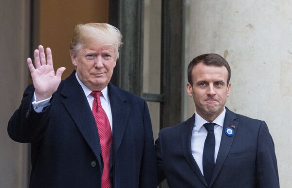 Президент Франции Эммануэль Макрон принимает президента США Дональда Трампа в Елисейском дворце в Париже. 10 ноября 2018 Президент Франции Эммануэль Макрон принимает президента США Дональда Трампа в Елисейском дворце в Париже. 10 ноября 2018