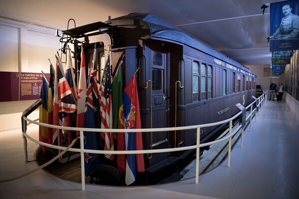 Компьенский вагон, в котором 11 ноября 1918 года было подписана перемирие с Германией Компьенский вагон, в котором 11 ноября 1918 года было подписана перемирие с Германией