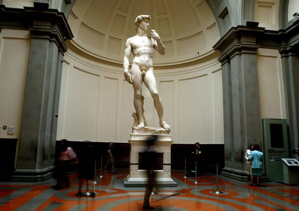 Оригинал знаменитого Давида Микеланджело в галерее Академии изящных искусств во Флоренции