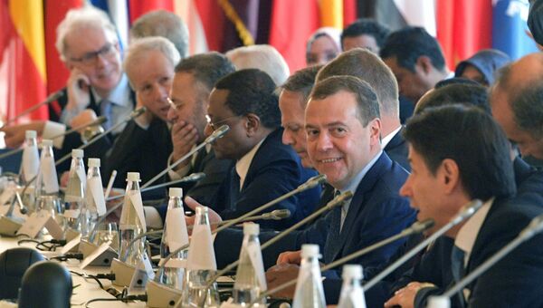 Председатель правительства РФ Дмитрий Медведев на пленарном заседании международной конференции по Ливии в Палермо Председатель правительства РФ Дмитрий Медведев на пленарном заседании международной конференции по Ливии в Палермо