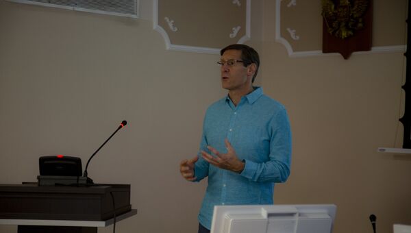 Представитель руководства проекта sPHENIX, профессор физики Университета штата Айова Джон Лажуа Представитель руководства проекта sPHENIX, профессор физики Университета штата Айова Джон Лажуа
