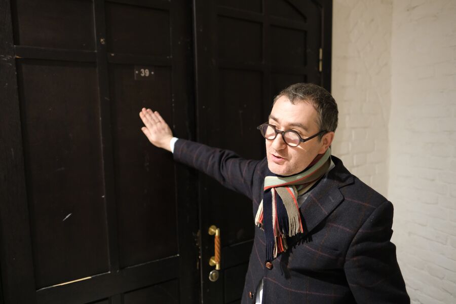 Ректор ГИТИСа Григорий Заславский около знаменитой 39-й аудитории Ректор ГИТИСа Григорий Заславский около знаменитой 39-й аудитории