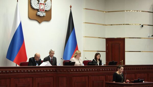 Председатель ЦИК ДНР Ольга Позднякова выступает на первом заседании парламента Донецкой народной республики нового созыва в Донецке. 19 ноября 2018 Председатель ЦИК ДНР Ольга Позднякова выступает на первом заседании парламента Донецкой народной республики нового созыва в Донецке. 19 ноября 2018