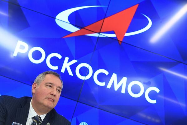 Генеральный директор госкорпорации Роскосмос Дмитрий Рогозин во время пресс-конференции, приуроченной к 20-летию создания МКС, в ММПЦ МИА Россия сегодня в Москве. 19 ноября 2018 Генеральный директор госкорпорации Роскосмос Дмитрий Рогозин во время пресс-конференции, приуроченной к 20-летию создания МКС, в ММПЦ МИА Россия сегодня в Москве. 19 ноября 2018