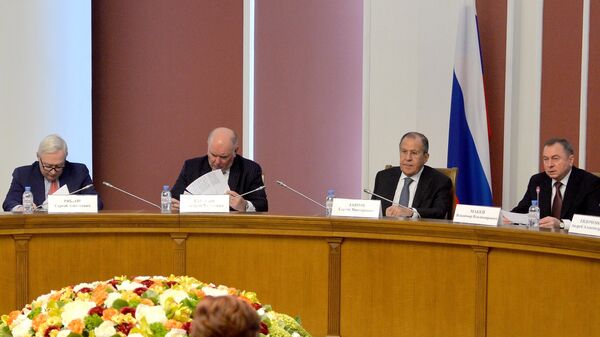 Глава МИД РФ Сергей Лавров и глава МИД Белоруссии Владимир Макей во время встречи в Минске. 21 ноября 2018 Глава МИД РФ Сергей Лавров и глава МИД Белоруссии Владимир Макей во время встречи в Минске. 21 ноября 2018