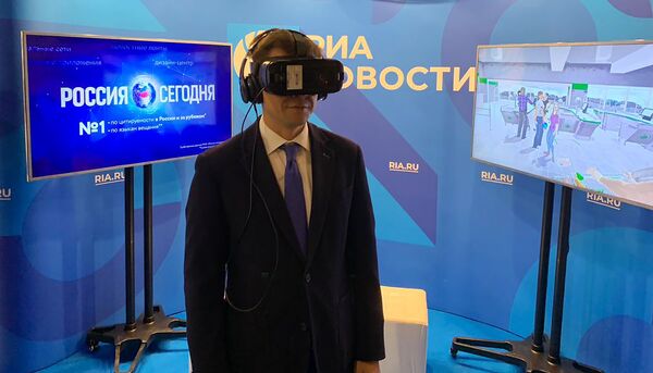 Глава Минкомсвязи Константин Носков ознакомился с социальным VR-проектом РИА Новости Механика аутизма на Неделе российского интернета RIW-2018 Глава Минкомсвязи Константин Носков ознакомился с социальным VR-проектом РИА Новости Механика аутизма на Неделе российского интернета RIW-2018